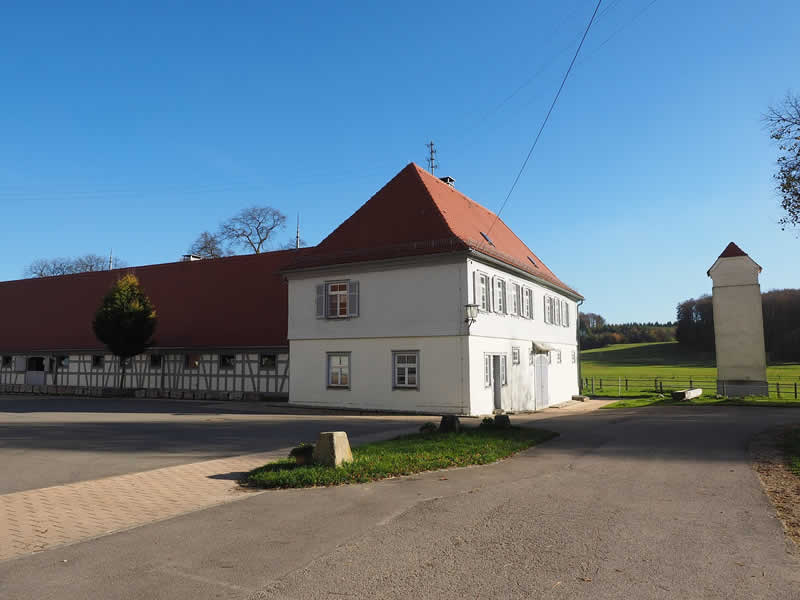 Bauernhaus und Vierkanthof